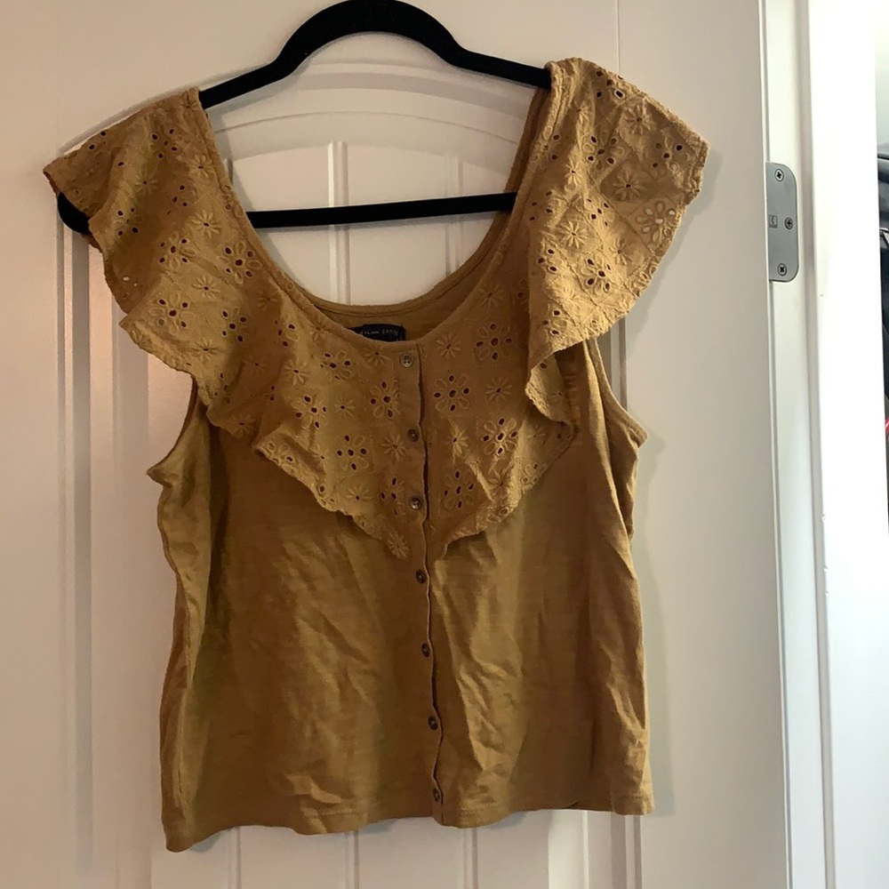 american eagle crop top. size medium